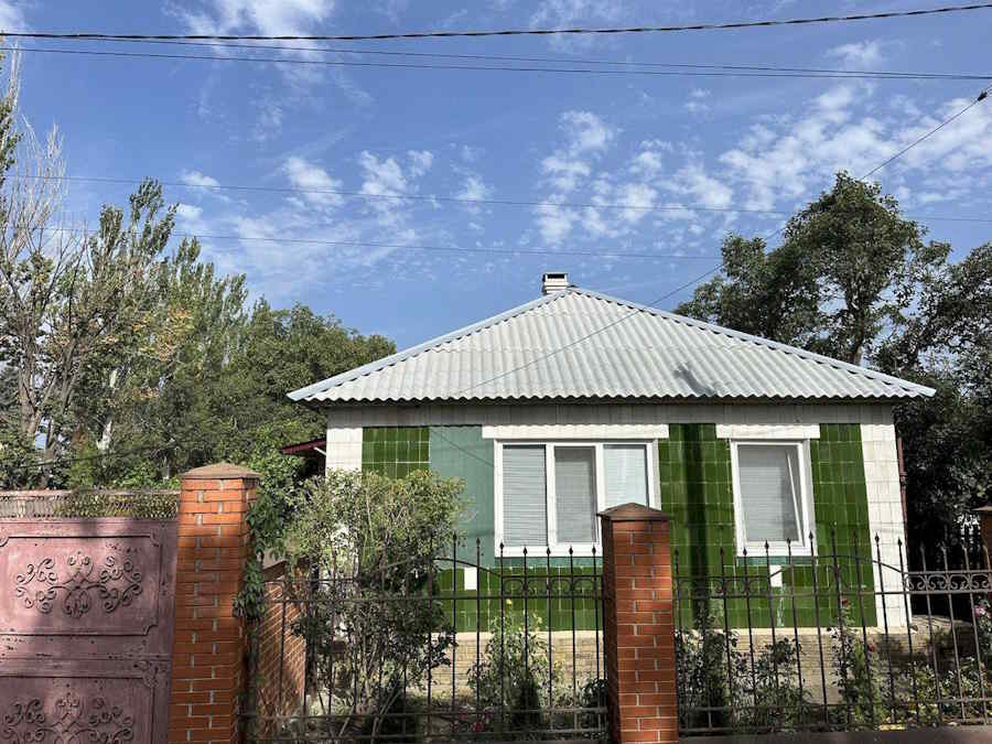 Укладка и крепление листов шифера